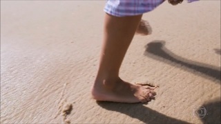 Dira Paes feet photo thumbnail