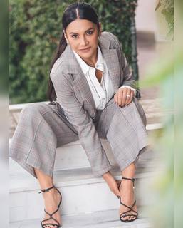 Dira Paes feet photo thumbnail