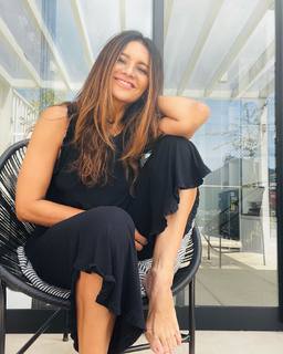 Dira Paes feet photo thumbnail