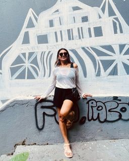 Dira Paes feet photo thumbnail