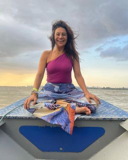 Dira Paes feet photo thumbnail