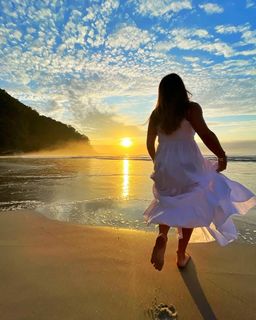 Dira Paes feet photo thumbnail