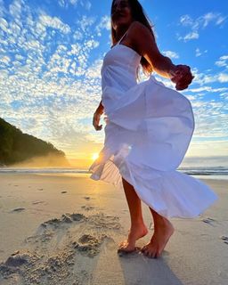 Dira Paes feet photo thumbnail