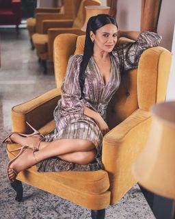 Dira Paes feet photo thumbnail