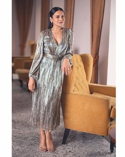 Dira Paes feet photo thumbnail