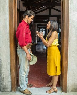 Dira Paes feet photo thumbnail