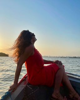 Dira Paes feet photo thumbnail