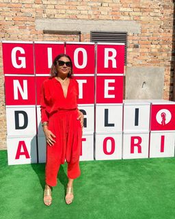 Dira Paes feet photo thumbnail