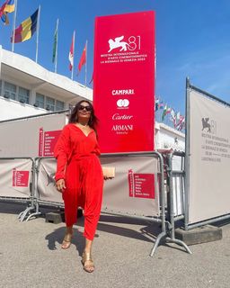 Dira Paes feet photo thumbnail