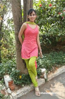 Disha Pandey feet photo 10
