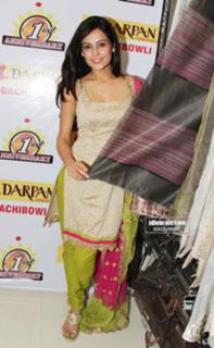 Disha Pandey feet photo 8