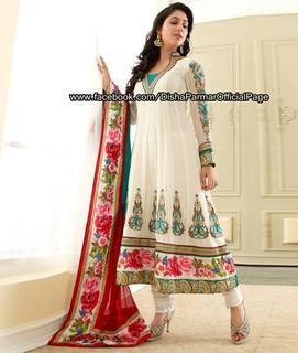 Disha Parmar feet photo 6