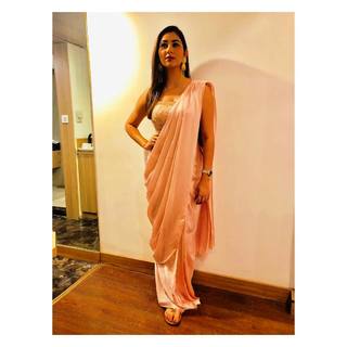 Disha Parmar feet photo 9
