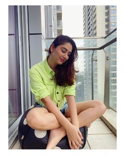 Disha Parmar feet photo 2