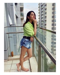 Disha Parmar feet photo 1