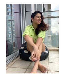 Disha Parmar feet photo 20