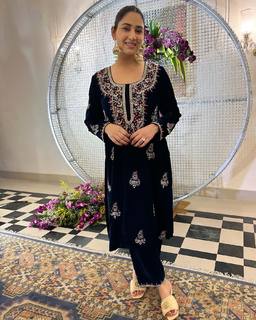 Disha Parmar feet photo 20