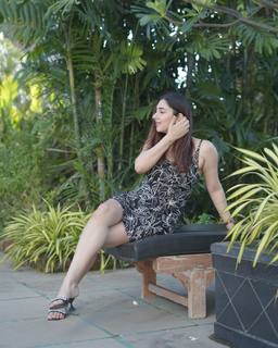 Disha Parmar feet photo 8