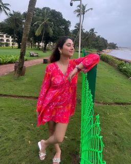 Disha Parmar feet photo 20