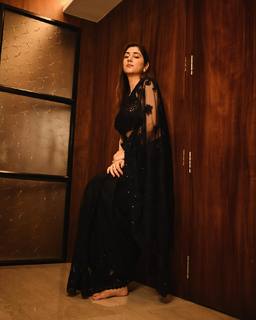 Disha Parmar feet photo 12