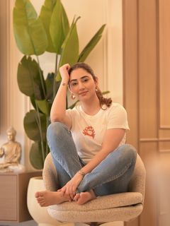 Disha Parmar feet photo 5