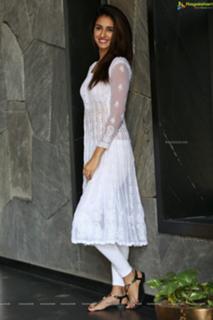 Disha Patani feet photo thumbnail