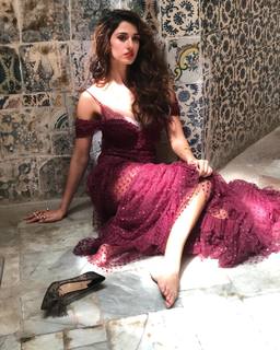 Disha Patani feet photo thumbnail