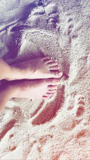 Disha Patani feet photo thumbnail