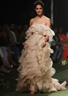 Disha Patani feet photo thumbnail