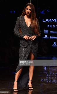 Disha Patani feet photo thumbnail