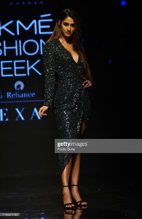 Disha Patani feet photo thumbnail