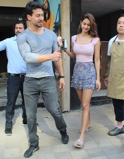 Disha Patani feet photo thumbnail
