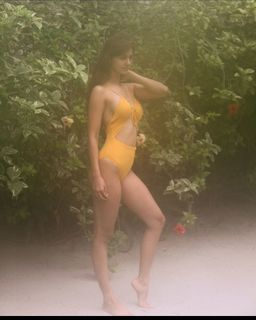 Disha Patani feet photo thumbnail