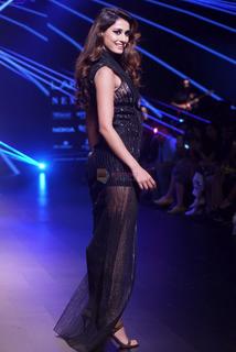 Disha Patani feet photo thumbnail