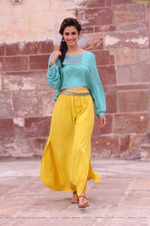 Disha Patani feet photo 12