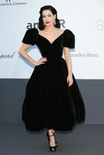 Dita Von Teese feet photo thumbnail