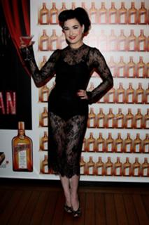 Dita Von Teese feet photo thumbnail