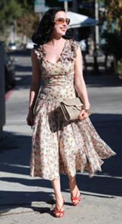 Dita Von Teese feet photo thumbnail