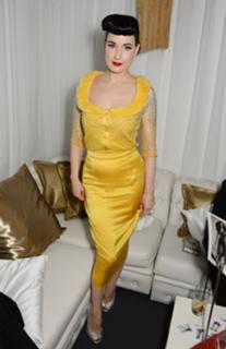 Dita Von Teese feet photo thumbnail