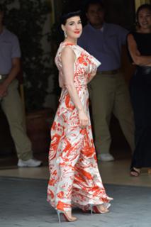 Dita Von Teese feet photo thumbnail