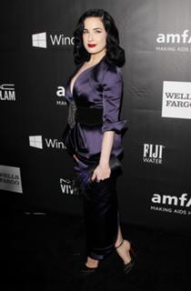 Dita Von Teese feet photo thumbnail