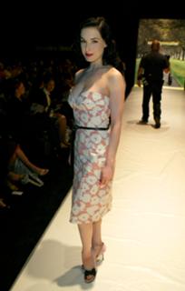 Dita Von Teese feet photo thumbnail