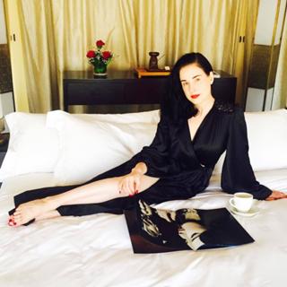 Dita Von Teese feet photo thumbnail