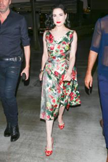 Dita Von Teese feet photo thumbnail
