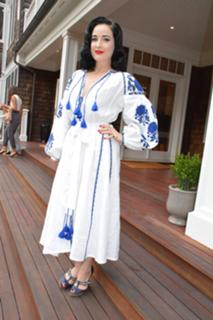 Dita Von Teese feet photo thumbnail