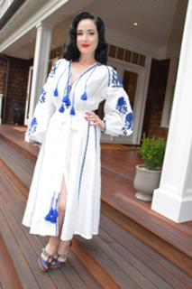 Dita Von Teese feet photo thumbnail