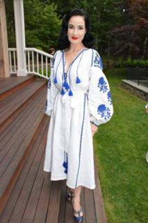 Dita Von Teese feet photo thumbnail