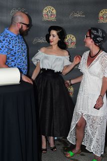 Dita Von Teese feet photo thumbnail
