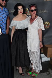 Dita Von Teese feet photo thumbnail