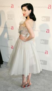 Dita Von Teese feet photo thumbnail